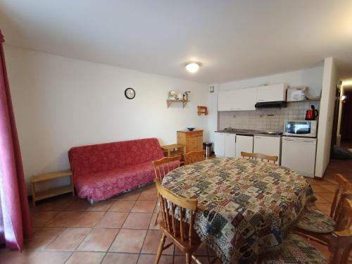 Appartement 3 pièces - 8 pers - 100m des pistes - Animaux & Parking inclus - FR-1-445-110