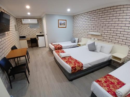 Ένα ή περισσότερα κρεβάτια σε δωμάτιο στο Alfa motel