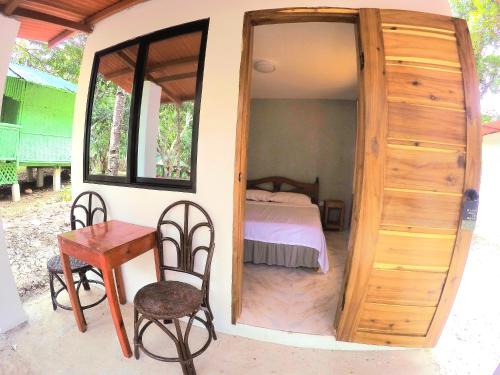 Postel nebo postele na pokoji v ubytování Al Hamra Jungle Resort