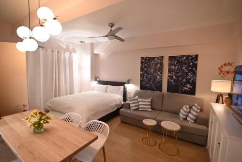 a bedroom and living room with a bed and a couch at Lilaki in Larisa
