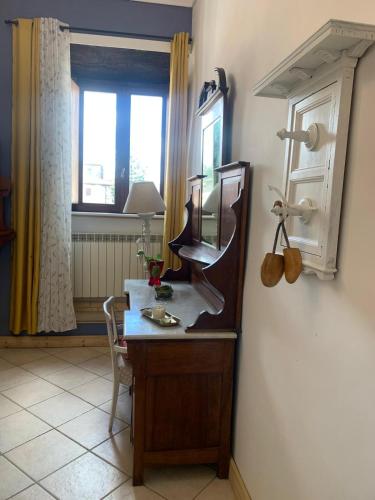 a room with a desk with a mirror and a window at I Colori nel Castello in Capranica
