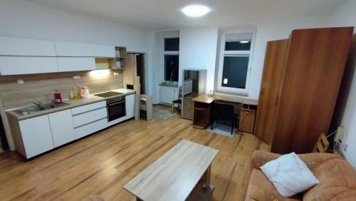 Tichá priestranná garsónka v centre mesta