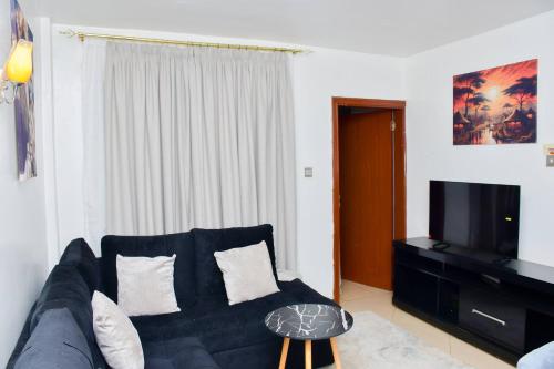 Μια τηλεόραση ή/και κέντρο ψυχαγωγίας στο LUKDESI HOMES SOUTH b, NAIROBI