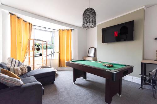 a living room with a pool table and a couch at Sophia's Retreat - 2 Floor 4 Bed Apartment - Newport - Coastal Getaway in Newport