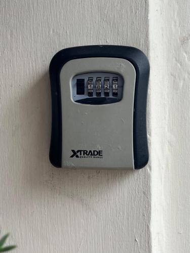 a switch on the side of a wall at The Lyttle Cottage in Belfast