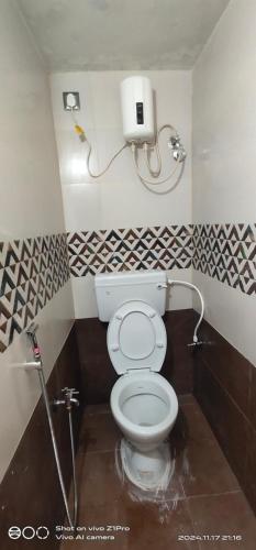 a bathroom with a white toilet in a room at Shree chendur Residency in Tiruvannāmalai