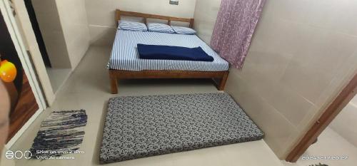 a small room with two twin beds and a rug at Shree chendur Residency in Tiruvannāmalai