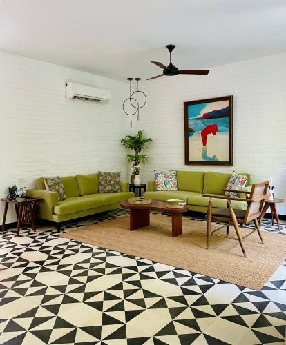 Χώρος καθιστικού στο SolVanya by evaddo 2BHK Luxury Villa with Private Pool in Siolim