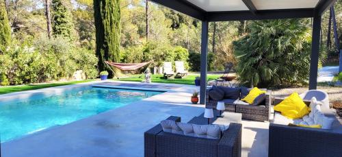 Les Cyprès de Chaume