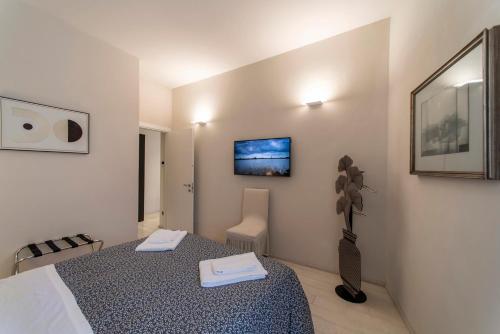 a bedroom with a bed and a picture on the wall at La Martinella by Palazzo Bianchini in Siena