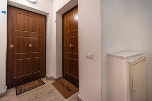 a hallway with a closet and a wooden door at La Martinella by Palazzo Bianchini in Siena
