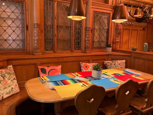 a dining room with a table with chairs and a tableablish at Zunfthaus zu Wirthen in Solothurn