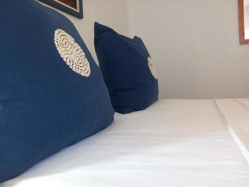 Postel nebo postele na pokoji v ubytování Sand And Sea Self Catering #3
