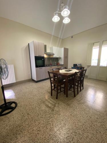 a kitchen and dining room with a table and chairs at CASA 1960 in Vignacastrisi
