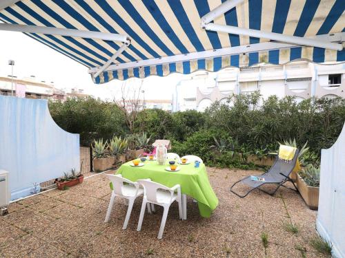 Superbe 2P cabine climatisé avec loggia et grande terrasse, piscines, proche plage au Grau-du-Roi - FR-1-307-105