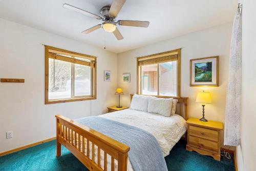 En eller flere senge i et værelse på Cottage Court Condo