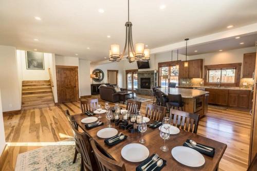 a dining room with a table and a kitchen at Mountain Lodge Oasis w Hot Tub-Rio Grande Trail in Carbondale