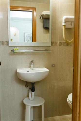 Hypnos Skg Room 101