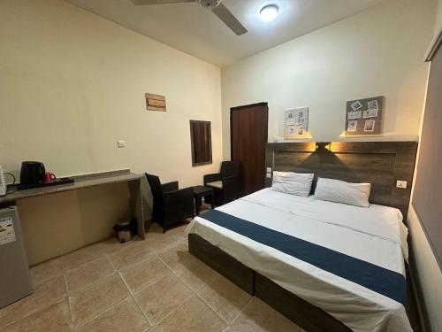Giường trong phòng chung tại Relax House For Studio Rooms Apartment