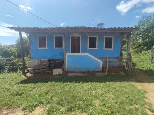 a small blue house in a field at Casarão Aurora in Aiuruoca