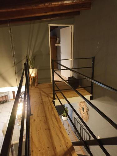 a staircase in a room with a wooden floor at Quinta Los Sauces Suipacha in Suipacha