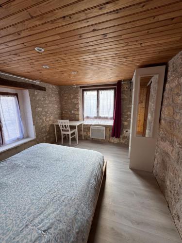 Postel nebo postele na pokoji v ubytování Gîte de Fertés