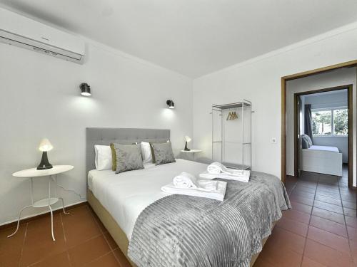 Beach 15 min away! - Rustic with AC and WiFi