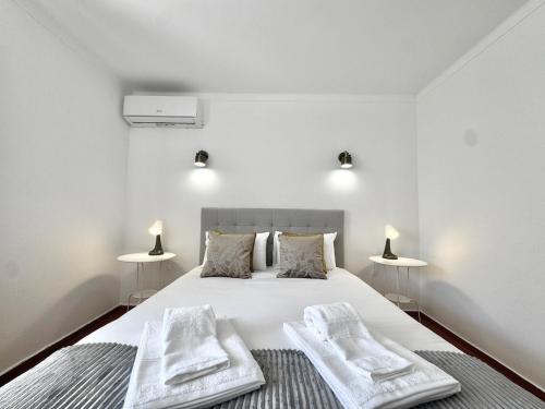 Beach 15 min away! - Rustic with AC and WiFi