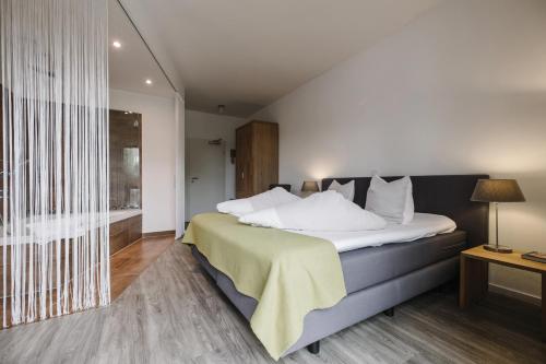a bedroom with a large bed with white pillows at Jordan's Untermühle in Köngernheim