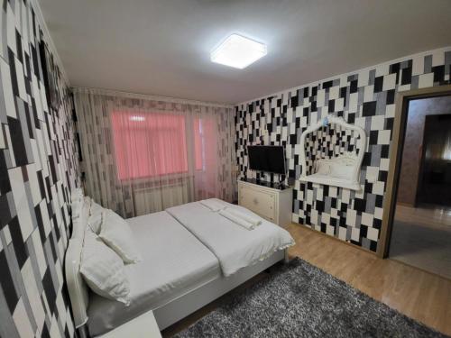 a bedroom with a bed and a tv in it at B&b Paralela 45 in Piatra Neamţ