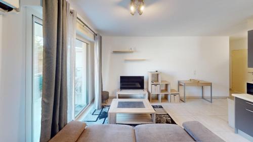 Superbe T2 refait à neuf avec balcon vue montagne à un arrêt de Monaco