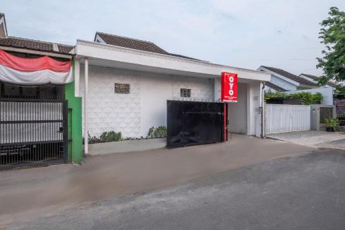 Gallery image of OYO Life 2391 Baladewa Residence Syariah in Karawang