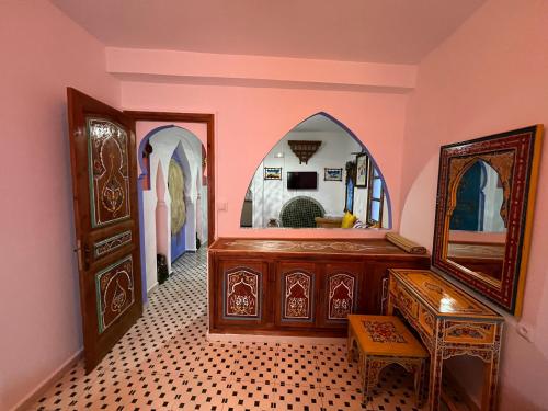 a dressing room with a mirror and a dressing table at Casa Blue Star in Chefchaouene