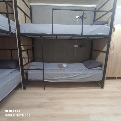 Postel nebo postele na pokoji v ubytování Friends Hostel