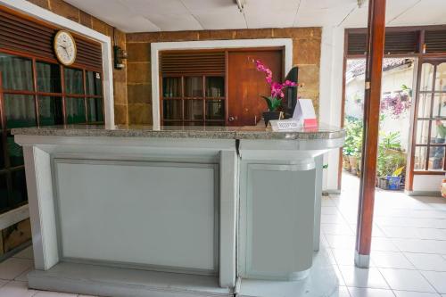 a counter in a room with a counter top at Hotel O Kebon Jeruk Near Gedung Sate Formerly Kurnia Hotel in Bandung