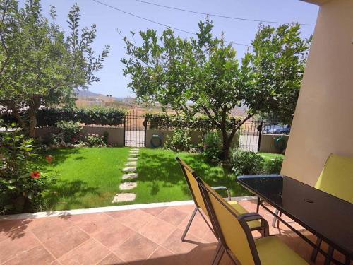 Κήπος έξω από το Beautiful apartment near the beach