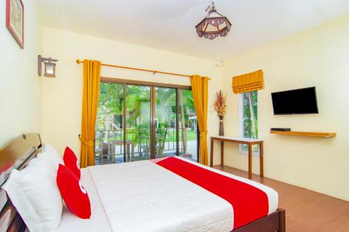 TV a/nebo společenská místnost v ubytování OYO 607 Nawang Resort