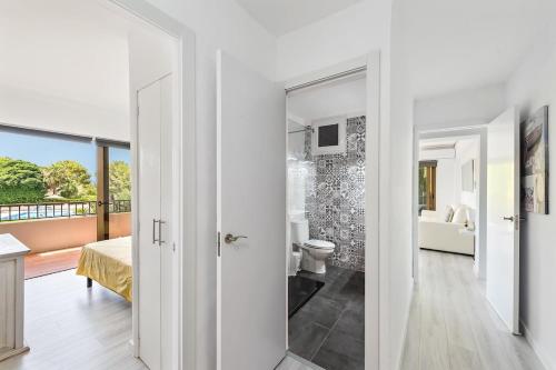 a white room with a view of a bathroom at Acogedor apartamento en Betlem in Colonia de Sant Pere