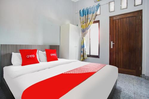 Кровать или кровати в номере Hotel O Teluk Betung Near Taman Dipangga Formerly Z Hotel