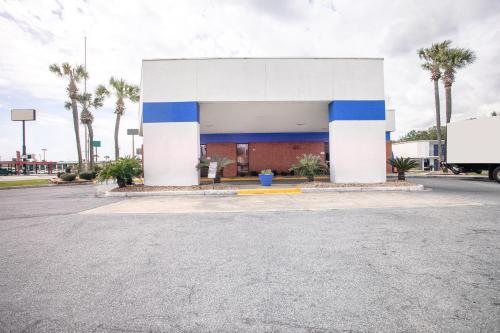 Φωτογραφία από το άλμπουμ του OYO Hotel Lake Park-Valdosta I-75 σε Lake Park