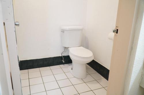 a bathroom with a white toilet in a room at Richmond - Quality Quarters Inn in Richmond