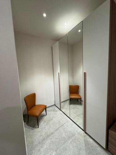 a room with two chairs and a mirror at Casa Lucia in Strada