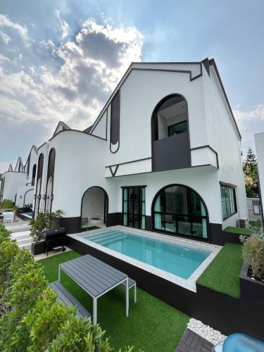 Πισίνα στο ή κοντά στο V Villa Khaoyai