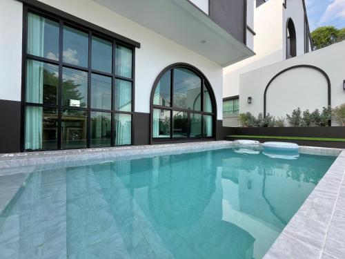 Πισίνα στο ή κοντά στο V Villa Khaoyai
