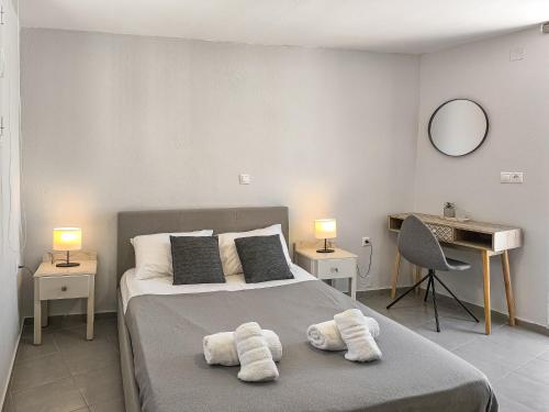 Comfy apartment with small private pool, Fiber internet and private parking