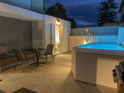 Comfy apartment with small private pool, Fiber internet and private parking