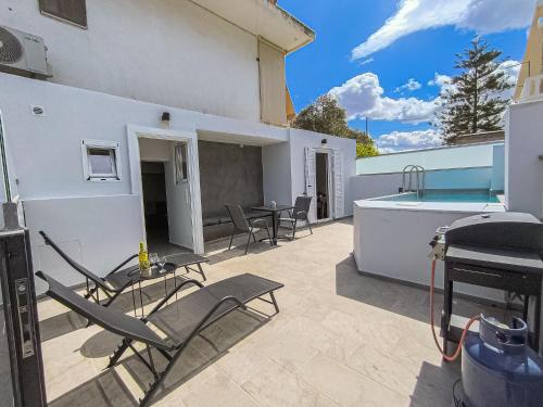 Comfy apartment with small private pool, Fiber internet and private parking