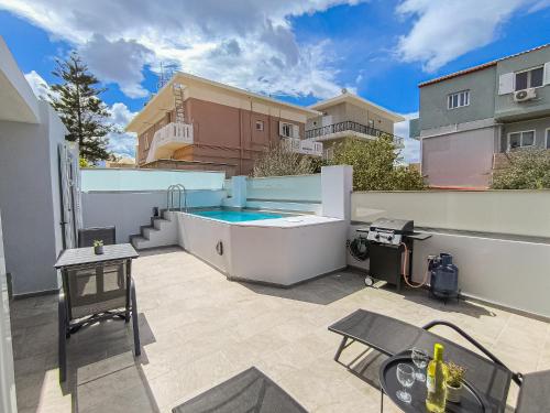Comfy apartment with small private pool, Fiber internet and private parking