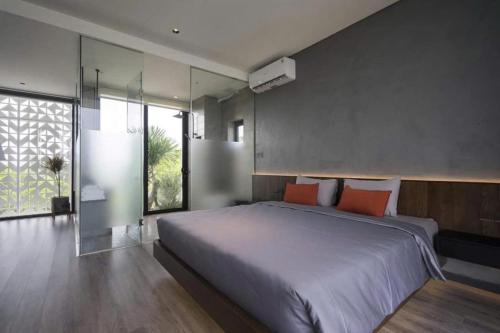 a bedroom with a large bed and a large window at Chuỗi Villa 6 ngủ Siêu VIP Tuần Châu S-H - Mặt Biển - View vịnh in Ha Long