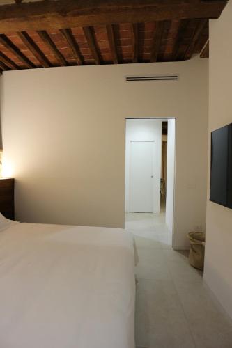 Una cama o camas en una habitación de Loft SPA Massa Marittima